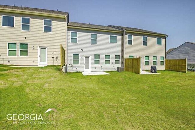 Building Photo - Prime Newnan Location! 2023 build, 3 bedroom townhome within walking distance to Downtown, The LI...