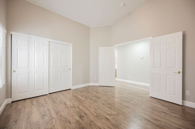 Building Photo - Gorgeous 1 Story Home in Gated Community