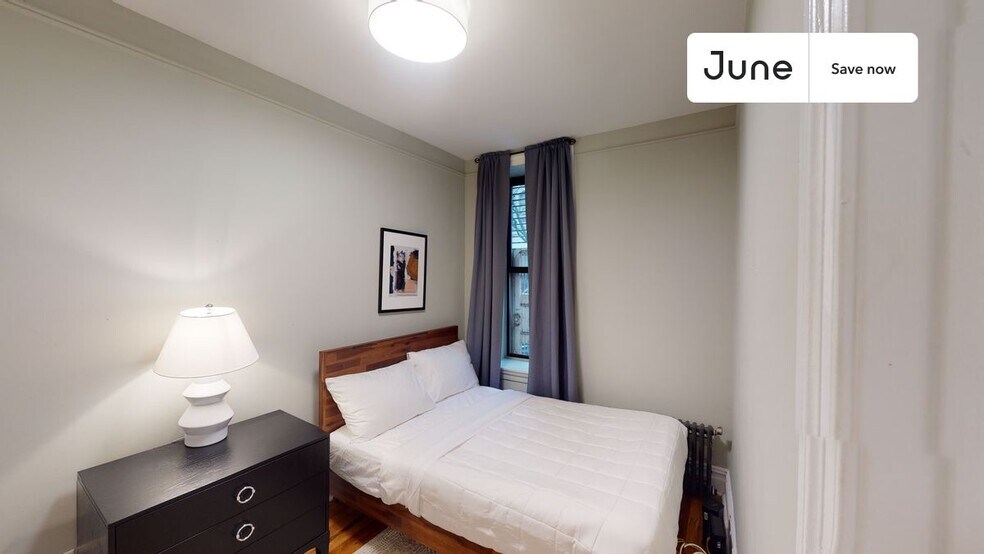 Building Photo - 15 W 107th St