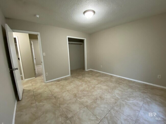 Building Photo - 6394 Schoel Ln