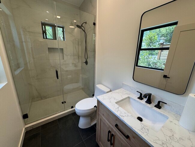 Building Photo - 2111 Hyperion Ave