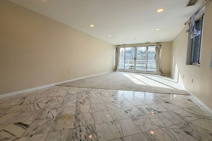 Building Photo - 4 Canal Park