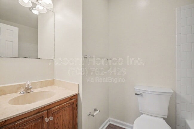 Building Photo - 449 Old Town Ct