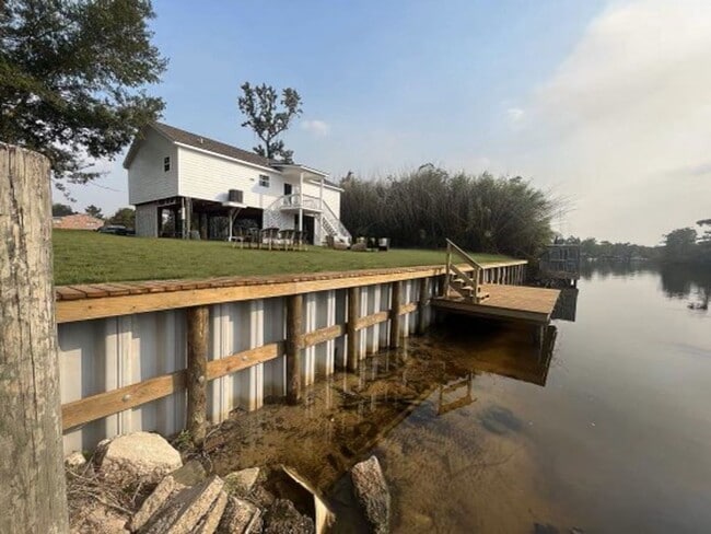 Building Photo - 3855 River Rd