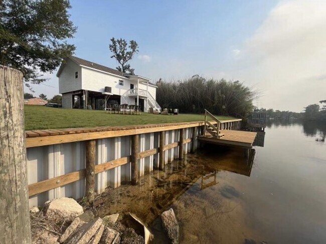 Building Photo - Home for lease right on the Calcasieu River