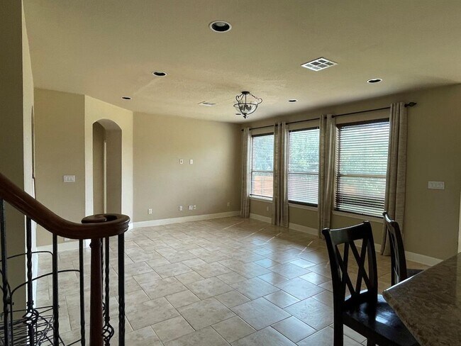 Building Photo - 3001 Lombardi Way