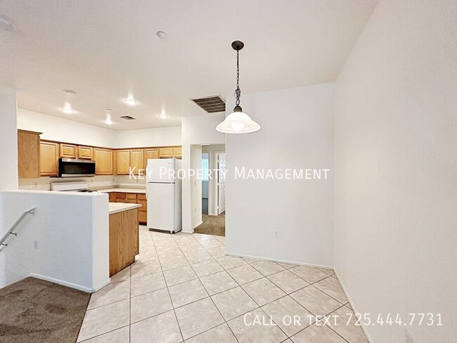 Building Photo - TRI-LEVEL 3 BEDROOM, 2.5 BATH TOWNHOME IN ...