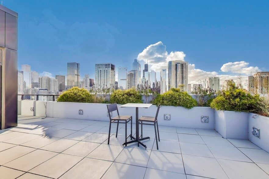 Building Photo - 375 W Erie St