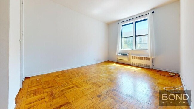 Building Photo - 219 E 76th St