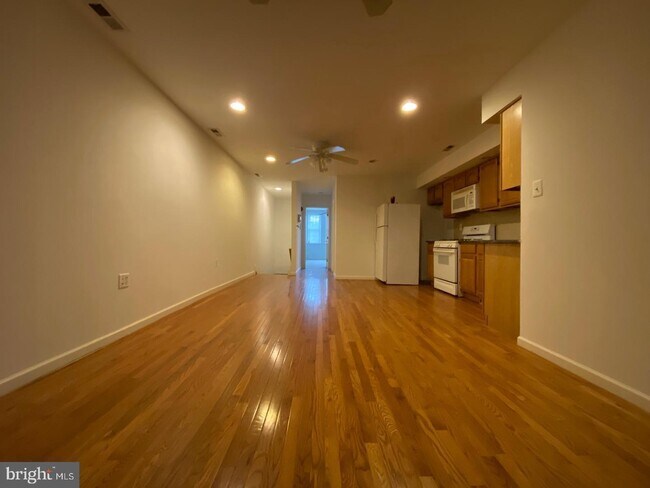 Building Photo - 4304 Lancaster Ave