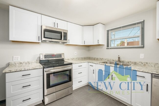 Building Photo - WAIVED APPLICATION FEE THRU! Single Family...
