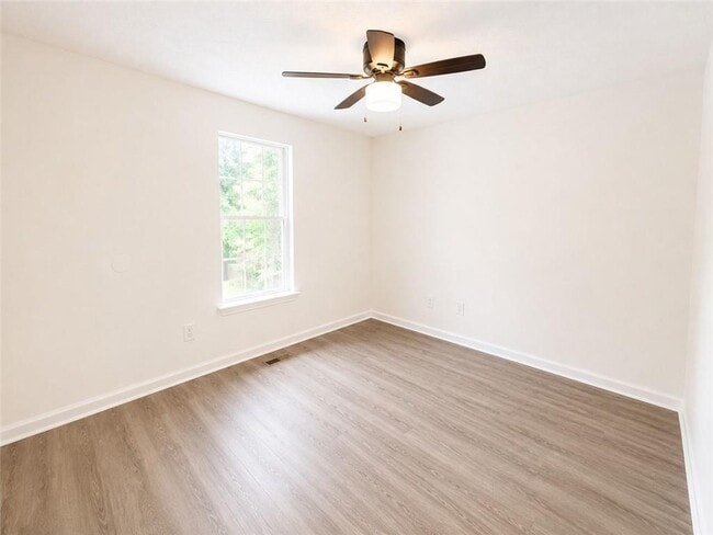 Building Photo - 2095 Glynmoore Dr
