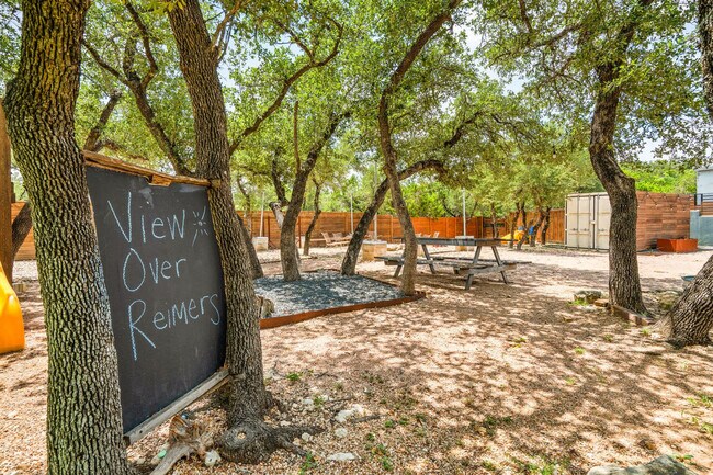 Building Photo - 9801 Mor Dr