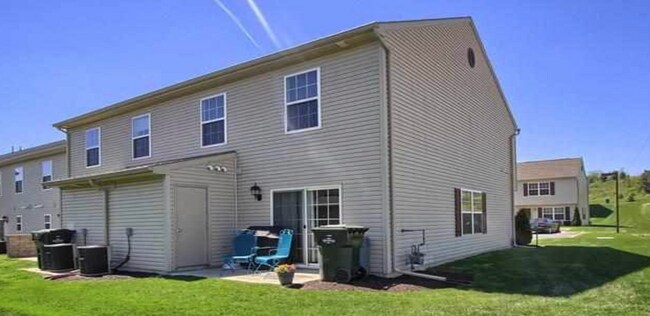 Building Photo - 2119 Quail Hollow Dr