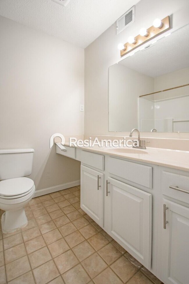 Building Photo - Newly Renovated 3BR/2B home in Bartlett