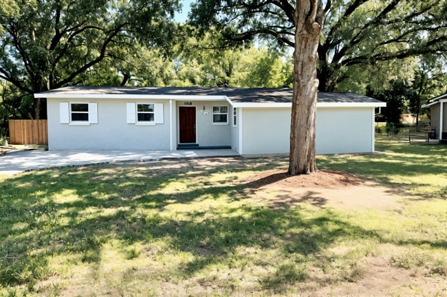 Building Photo - 2235 Looking Glass Ln