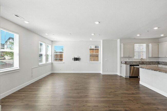 Building Photo - Spacious 4-Bedroom Home, Plus Den/Office with Modern Upgrades and Great Amenities