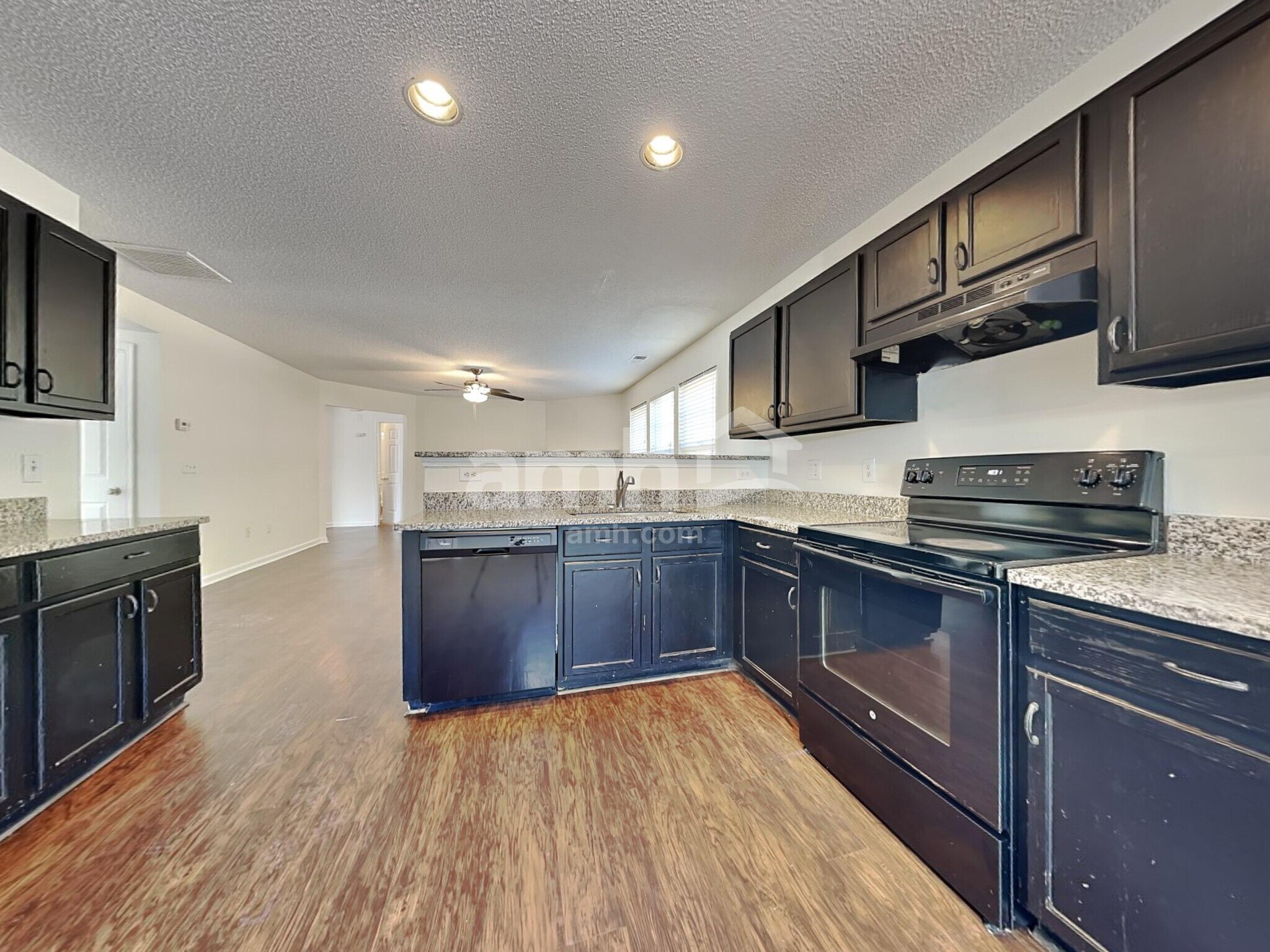 Building Photo - 6527 Forest Cross Dr