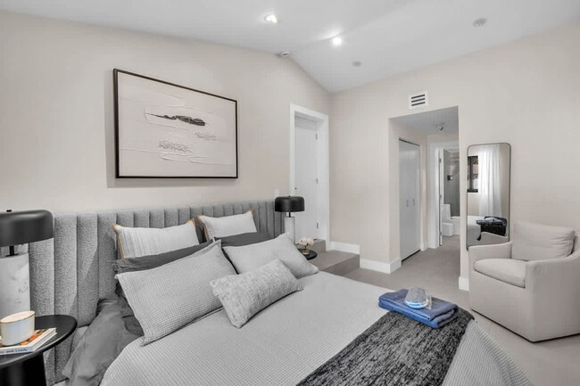 Building Photo - 400 NW 45th St