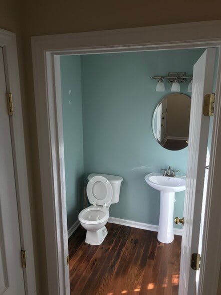 DOWNSTAIRS HALF BATH - 2808 Cougar Hill Ct