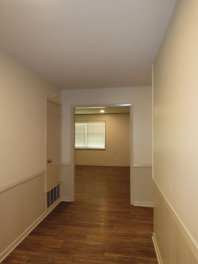 Building Photo - Updated 5 bedroom, 3 bathroom home in Tyle...