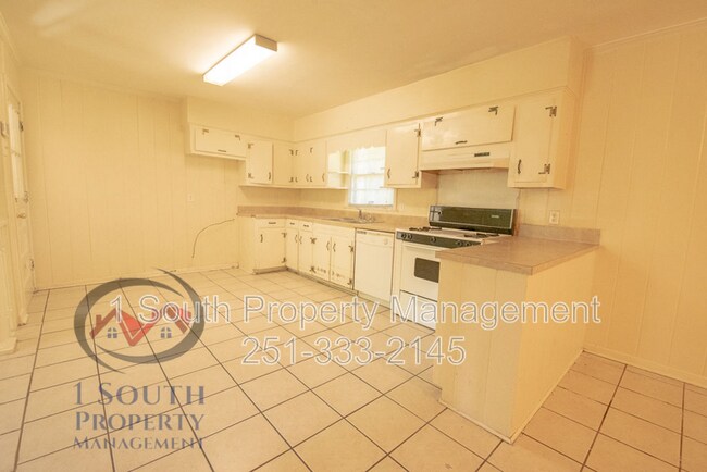 Building Photo - 5520 Vienna Ave