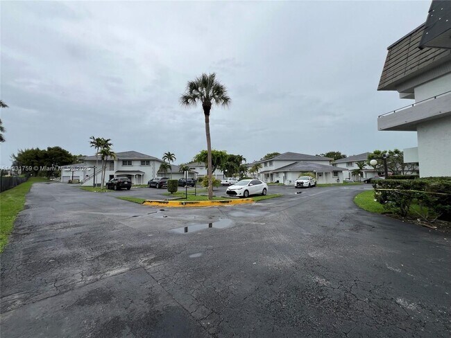 Building Photo - 8000 SW 81st Dr
