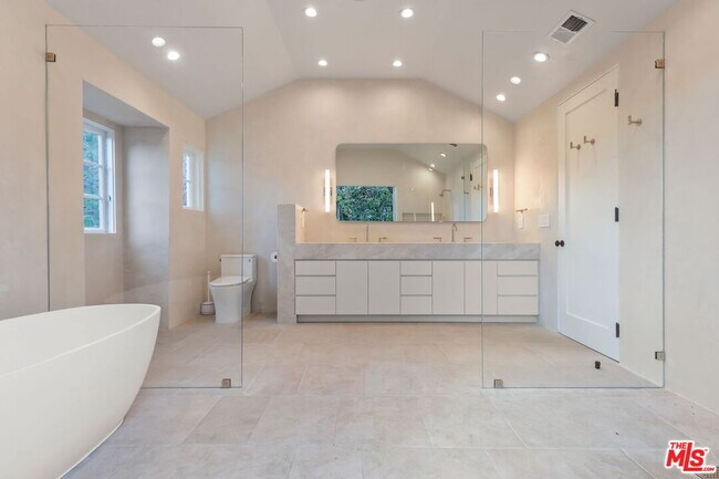 Building Photo - 17620 Camino De Yatasto