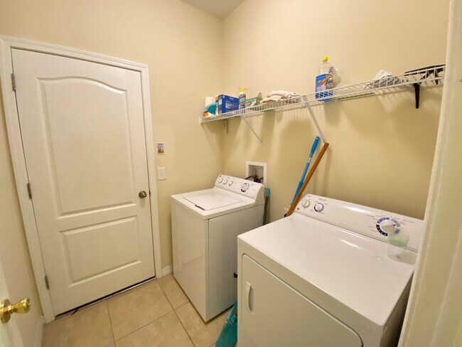Building Photo - 2555 Carrickton Cir