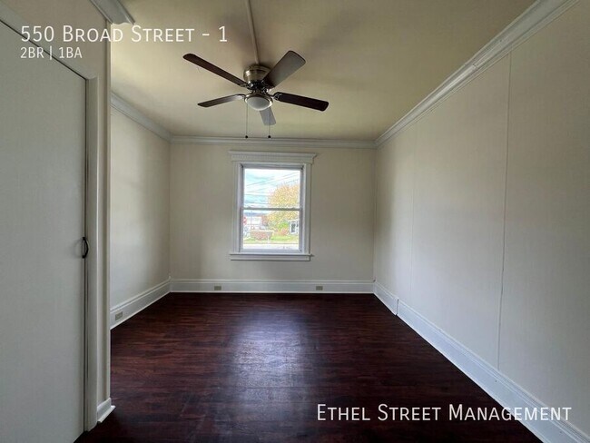 Building Photo - 550 Broad St