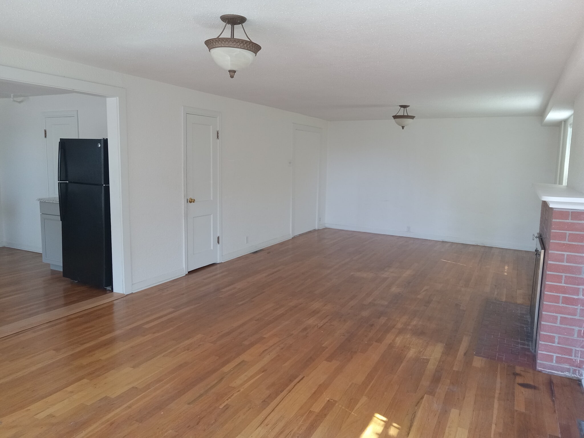 Building Photo - 700 W 17th St