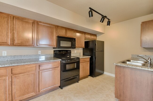 Building Photo - Beautiful condo in a great Boise location with a community pool and playground