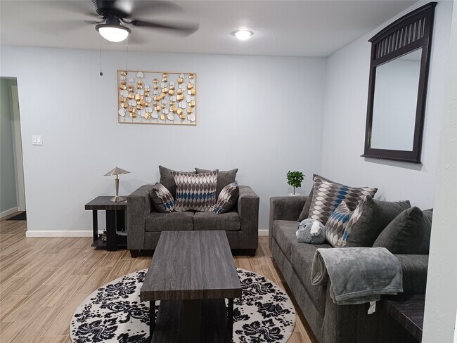 Building Photo - 5815 Schevers St