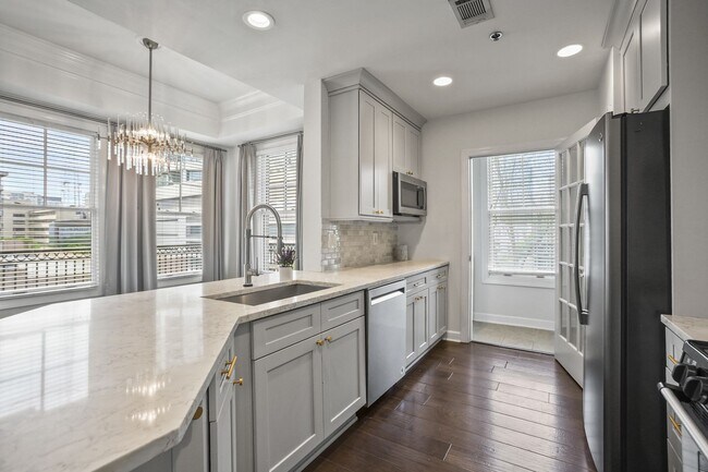 Building Photo - 2 Bedroom Unit in Midtown Neighborhood of Atlanta