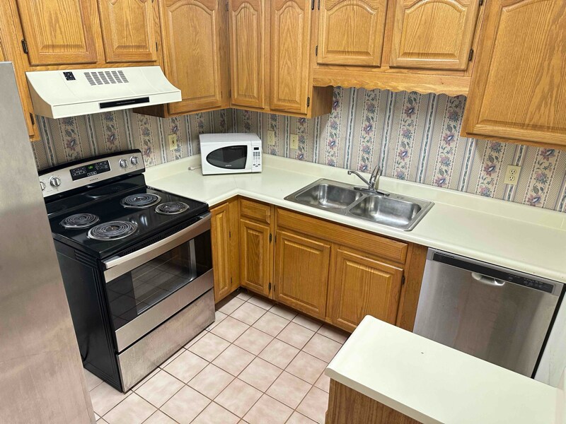 Building Photo - 2610 Mayfield Dr