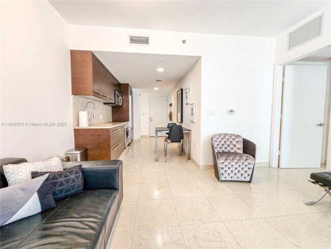 Building Photo - 495 Brickell Ave