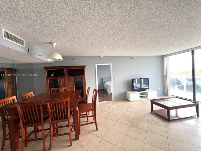 Building Photo - 20515 E Country Club Dr