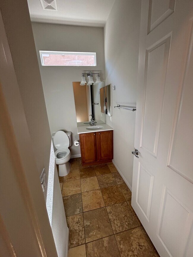 Building Photo - Del Web Rental 2 Bedroom