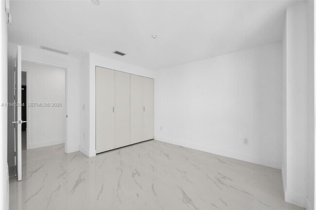 Building Photo - 700 NE 24th St