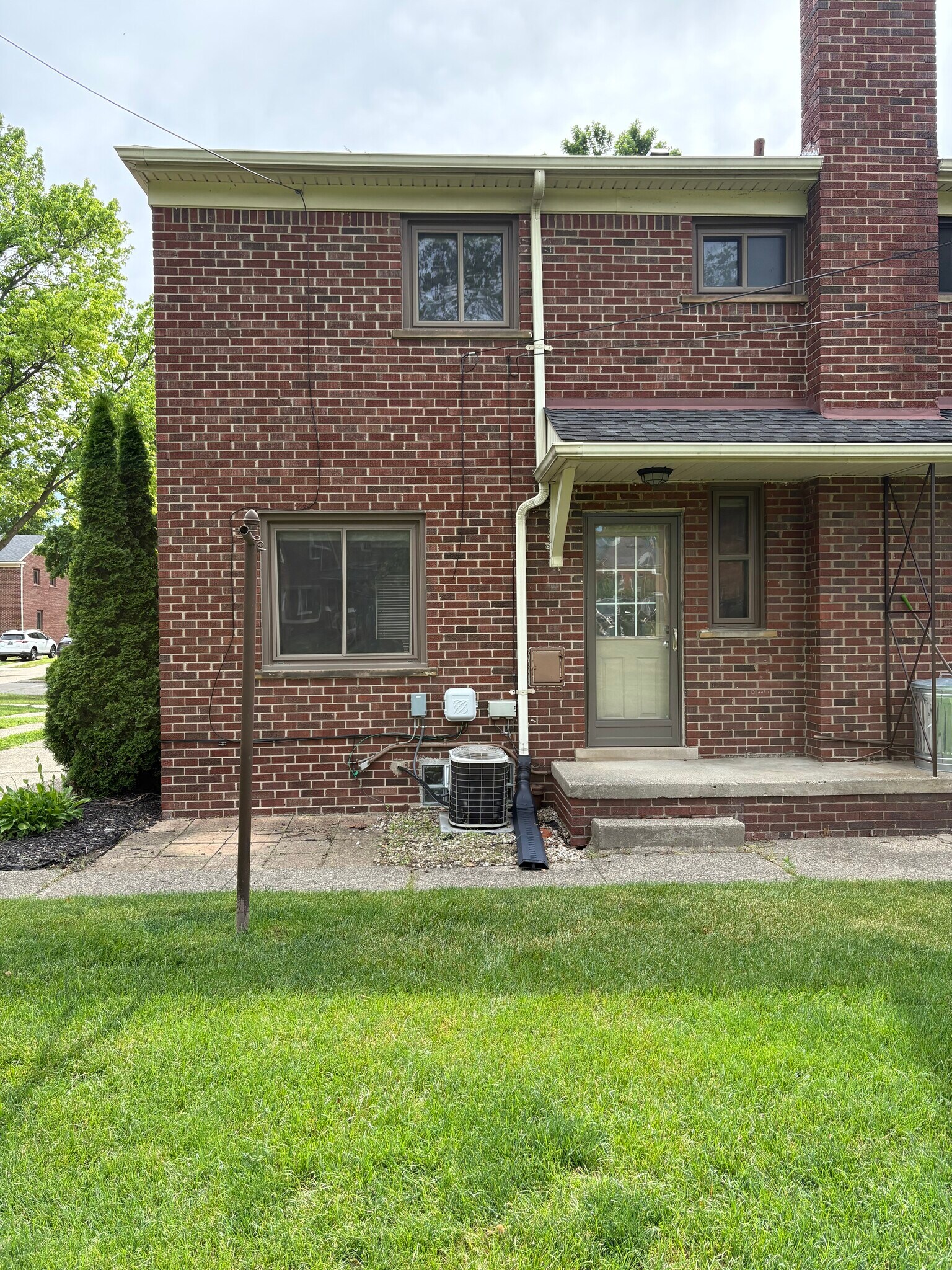 Building Photo - 2611 Oliver Rd
