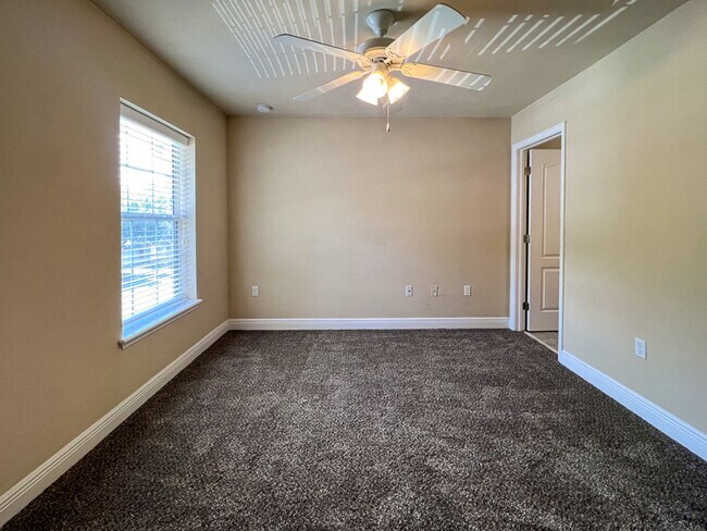 Building Photo - 2972 SW 35th Pl
