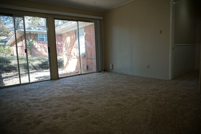 Building Photo - 4007 Glenmere Rd