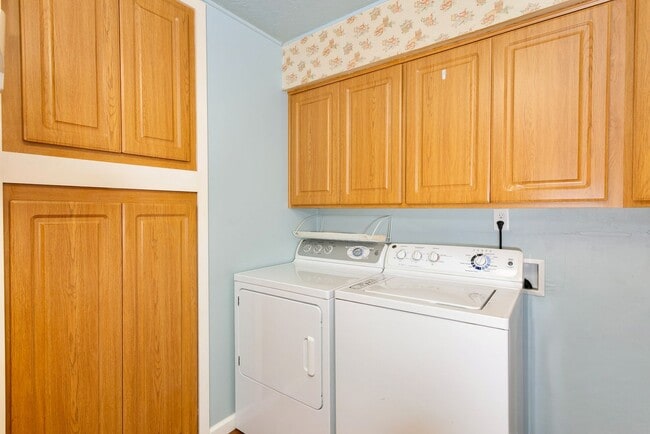 Building Photo - AVAILABLE FOR RENT – Beautiful 4BD / 3BA Home in Tacoma!