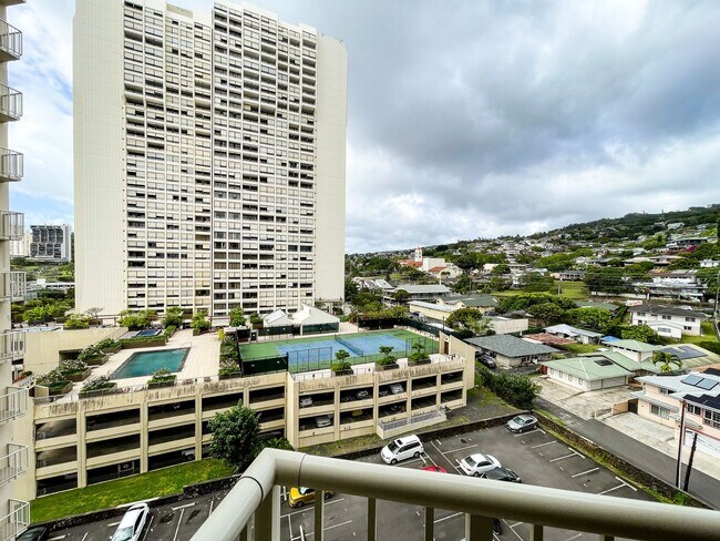 Building Photo - Centrally Located 2/1 with Parking!