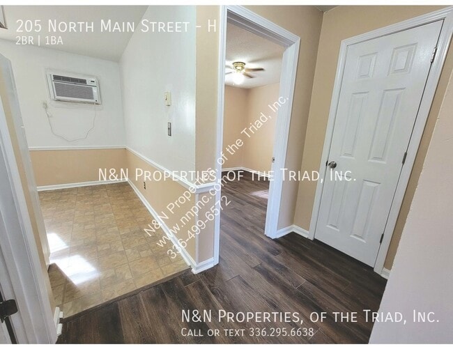 Building Photo - 2 Bedroom Apartment in King NC  Upstairs U...