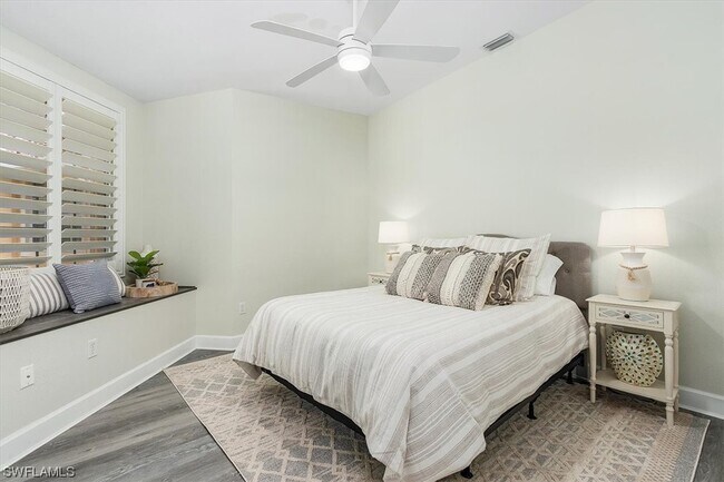 Building Photo - 20201 Burnside Pl