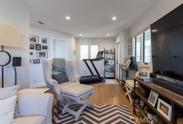 Building Photo - 314 Dahlia Pl