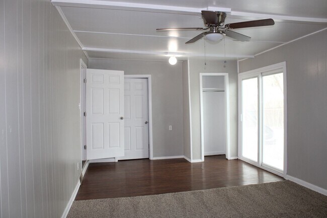 Building Photo - Over sized 2 car garage! ONE MONTH FREE FO...