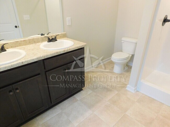 Building Photo - 6048 Oak Bend Ct