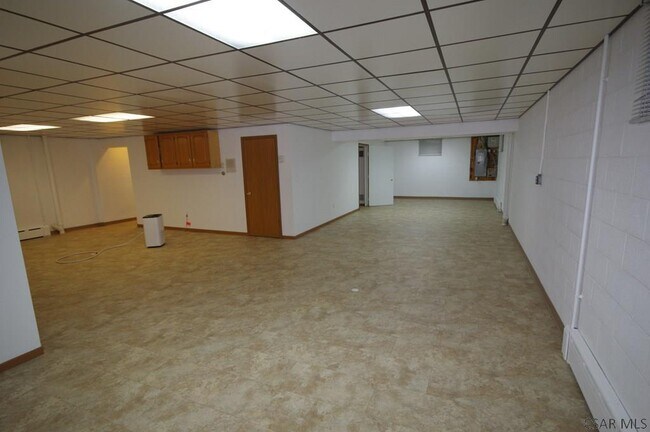 Building Photo - 315 Kim Ln